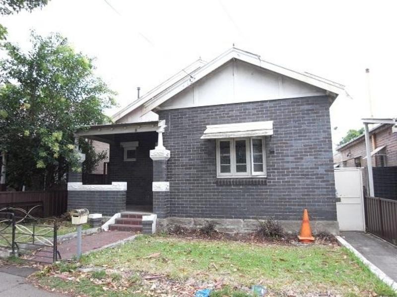 6 Sixth Ave, Campsie NSW 2194