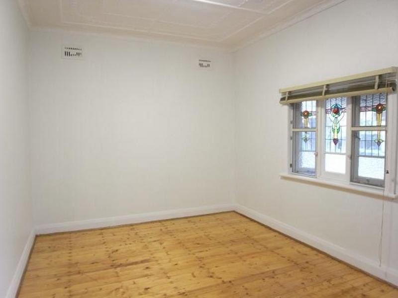 6 Sixth Ave, Campsie NSW 2194