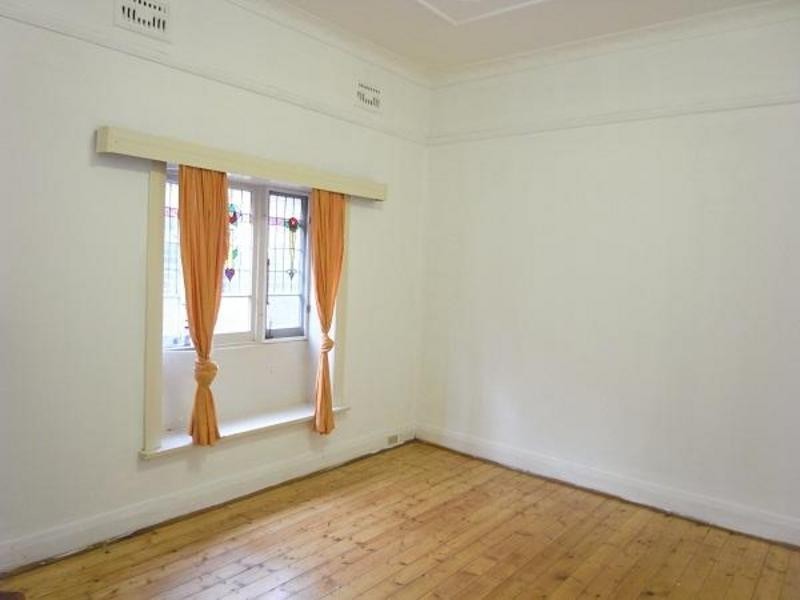 6 Sixth Ave, Campsie NSW 2194