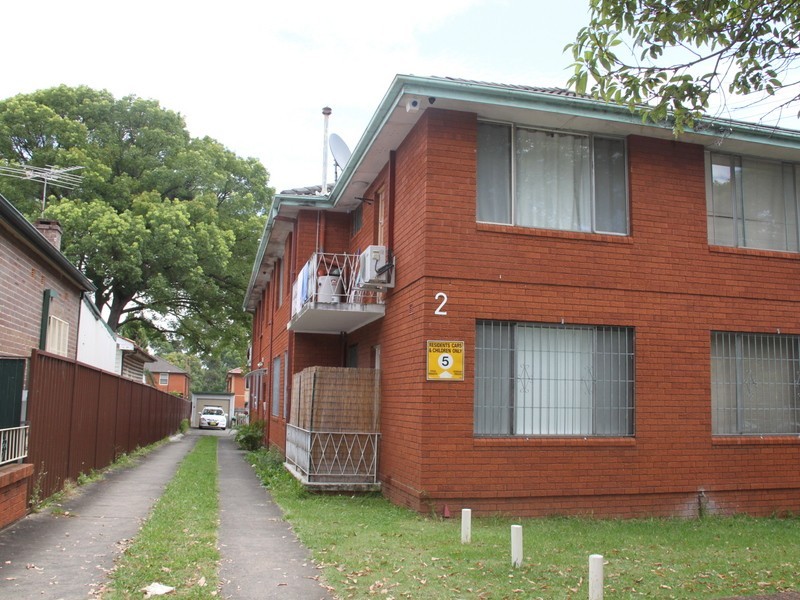 1/2 Third Ave, Campsie NSW 2194