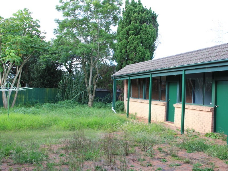 12 Bunt Ave, Greenacre NSW 2190