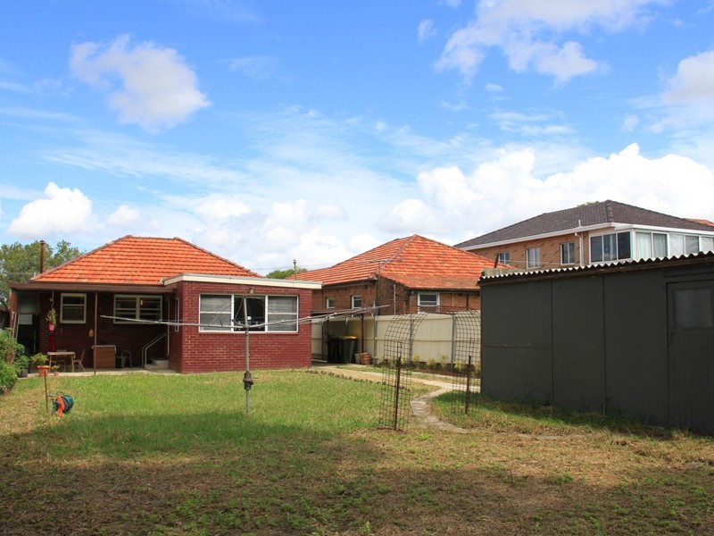 8 Vicliffe Ave, Campsie NSW 2194