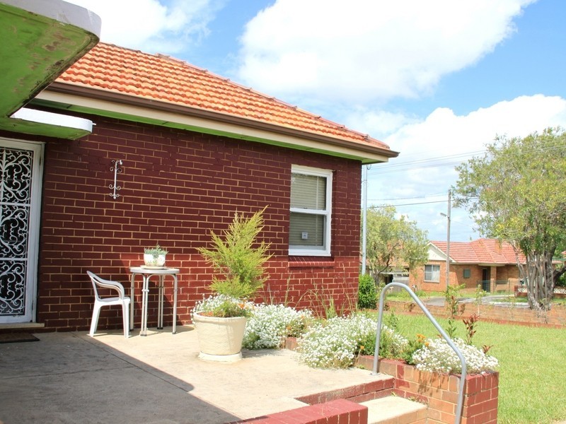 8 Vicliffe Ave, Campsie NSW 2194