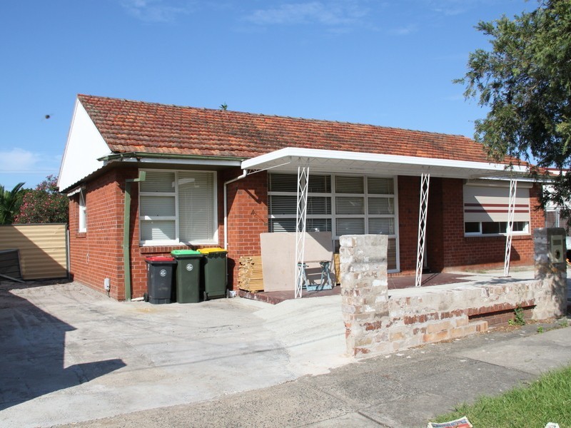 8 Cowper Street, Campsie NSW 2194