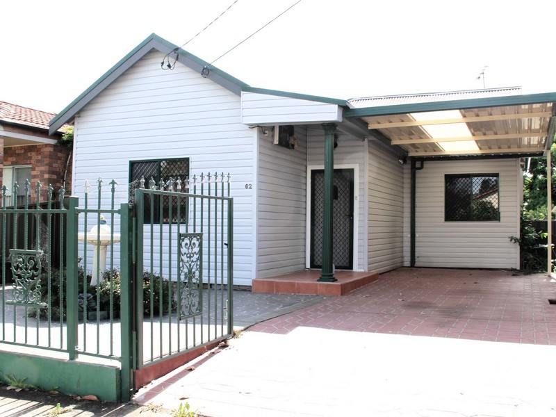 62 Moore St, Campsie NSW 2194