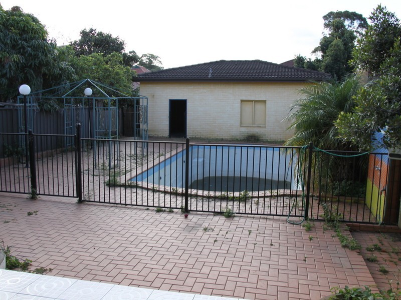 5 Hill St, Campsie NSW 2194