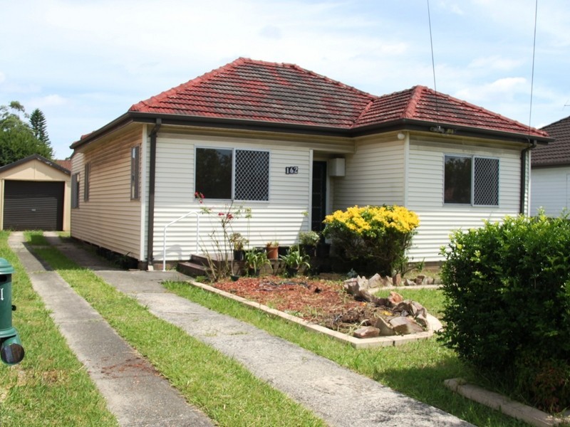 162 Noble Ave, Greenacre NSW 2190