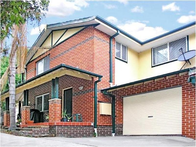 1/152A Hillcrest Ave, Greenacre NSW 2190