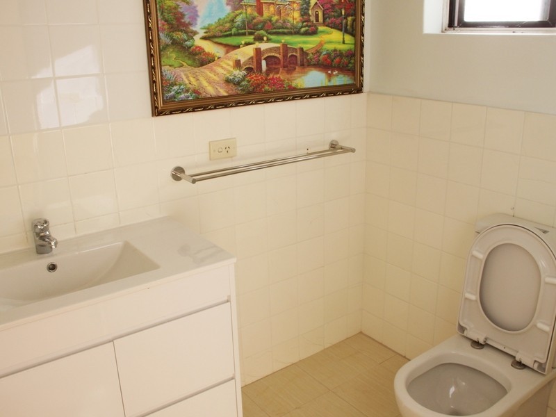 25 Sixth Ave, Campsie NSW 2194