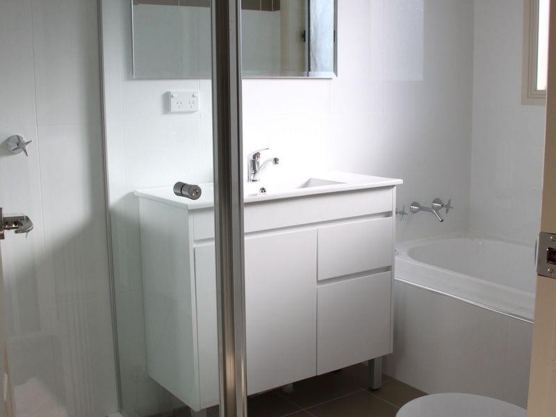 18e  Koala Rd, Greenacre NSW 2190