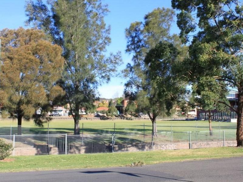 18e  Koala Rd, Greenacre NSW 2190