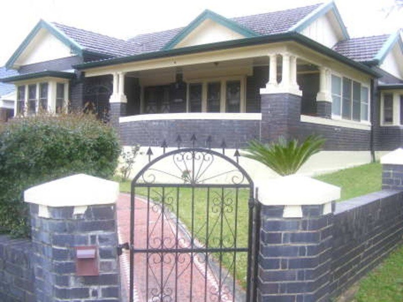 18 Reginald Ave, Belmore NSW 2192