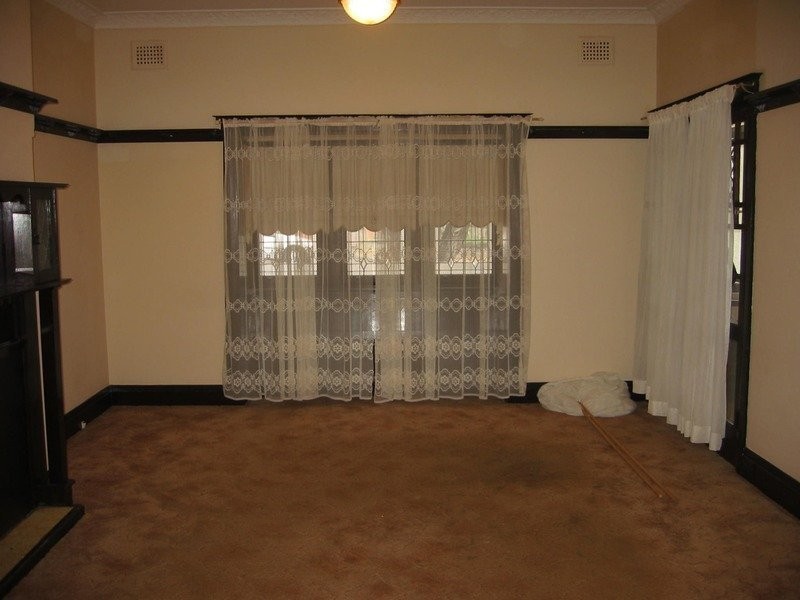 18 Reginald Ave, Belmore NSW 2192