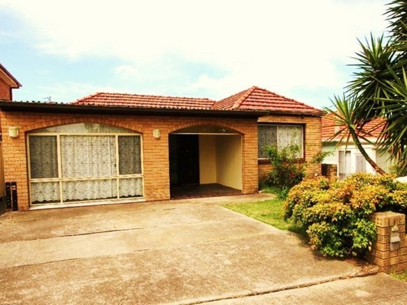 74 Armitree St, Kingsgrove NSW 2208