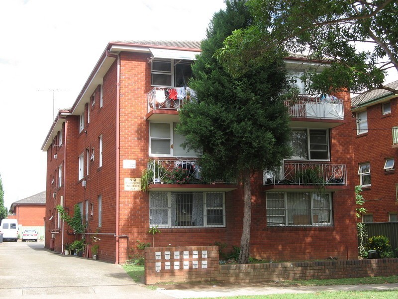 5/8 Fourth Ave, Campsie NSW 2194