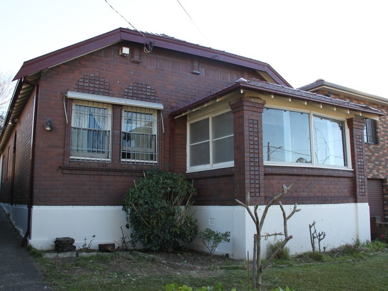 9 Nicholas Ave, Campsie NSW 2194