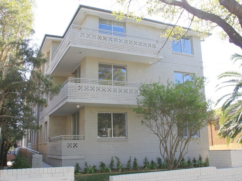 62 Fourth Ave, Campsie NSW 2194