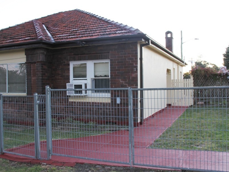 1 Balmoral Ave, Croydon Park NSW 2133