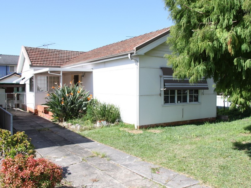 54 Oxford Ave, Bankstown NSW 2200