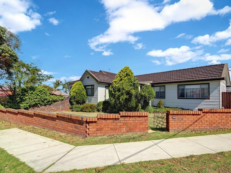 31 Rawson Rd, Greenacre NSW 2190