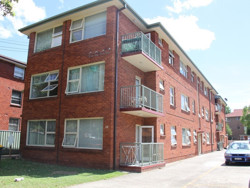 11/10 Fourth Ave, Campsie NSW 2194
