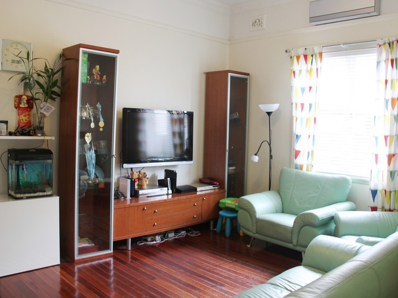 20 Fourth Ave, Campsie NSW 2194