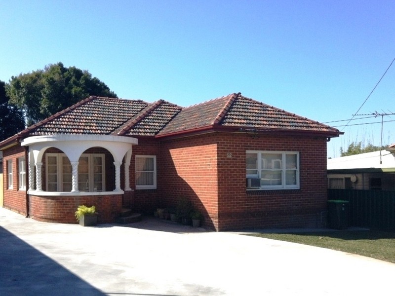 52 Bexley Rd, Campsie NSW 2194