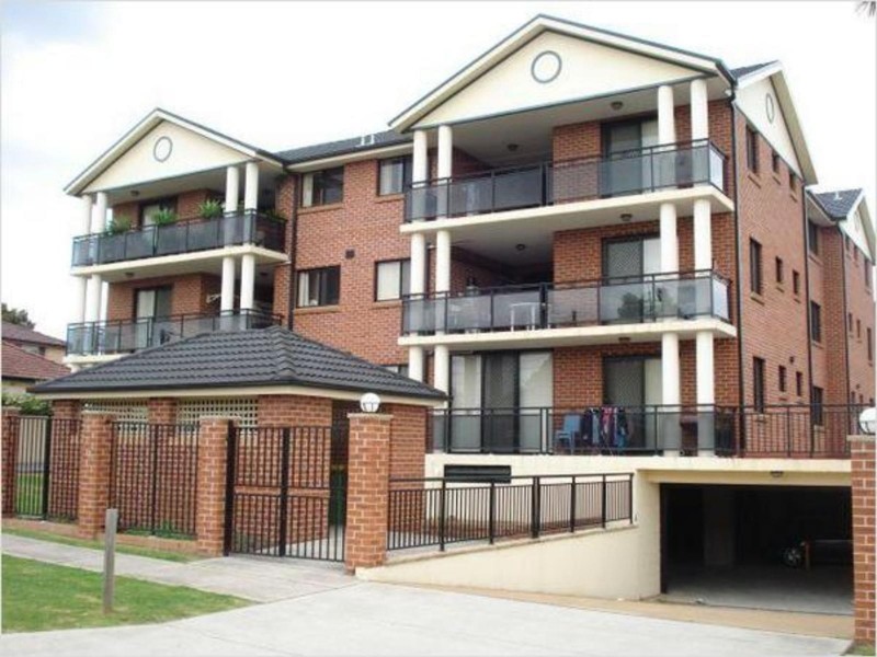 2/16 White Ave, Bankstown NSW 2200