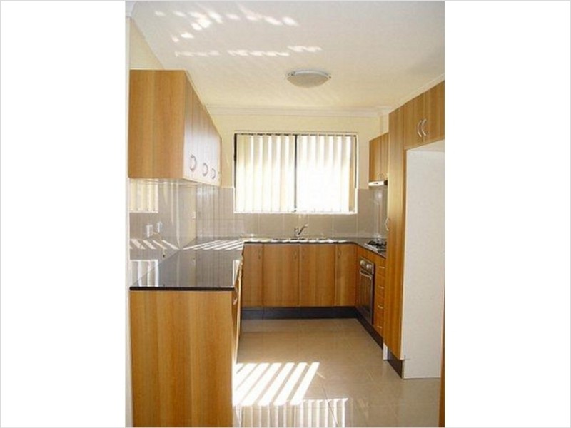 2/16 White Ave, Bankstown NSW 2200