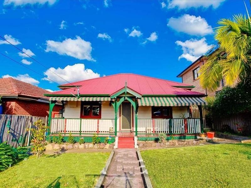 8 Albert St, Campsie NSW 2194