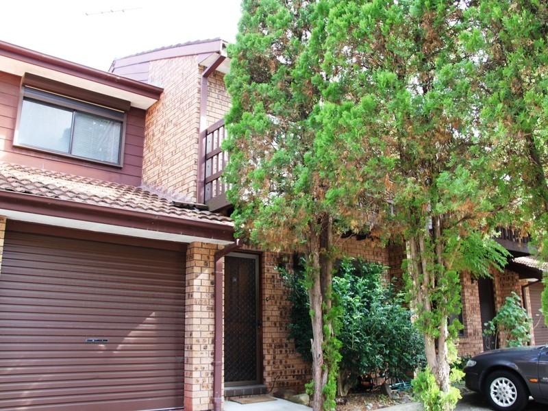 2/213 Old Kent Rd, Greenacre NSW 2190