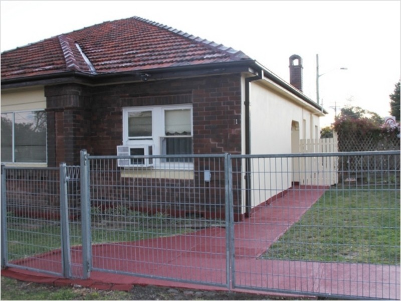 1 Balmoral Ave, Croydon Park NSW 2133