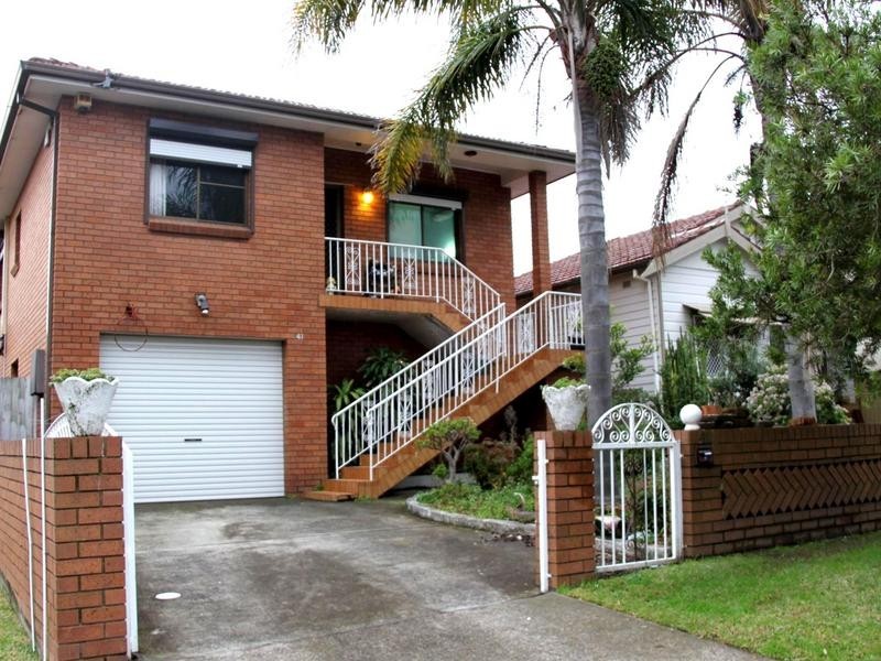 41 Phillips St, Roselands NSW 2196