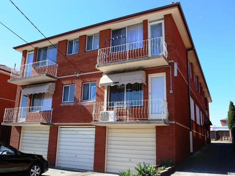 16 Marlowe St, Campsie NSW 2194