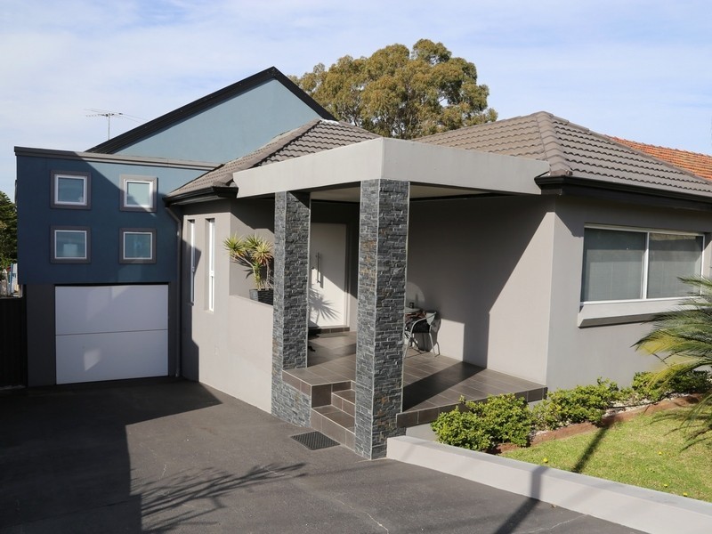 5 Rolestone Ave, Kingsgrove NSW 2208