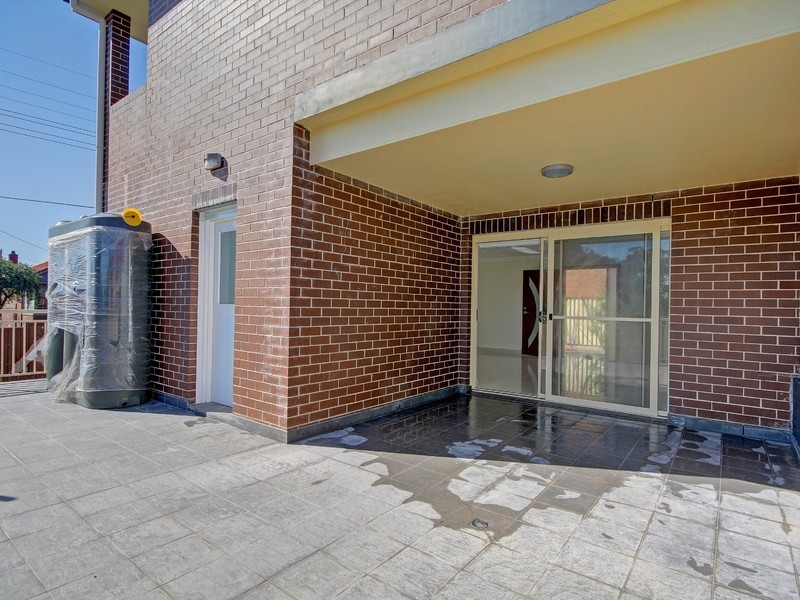 16 Nicholas Ave, Campsie NSW 2194