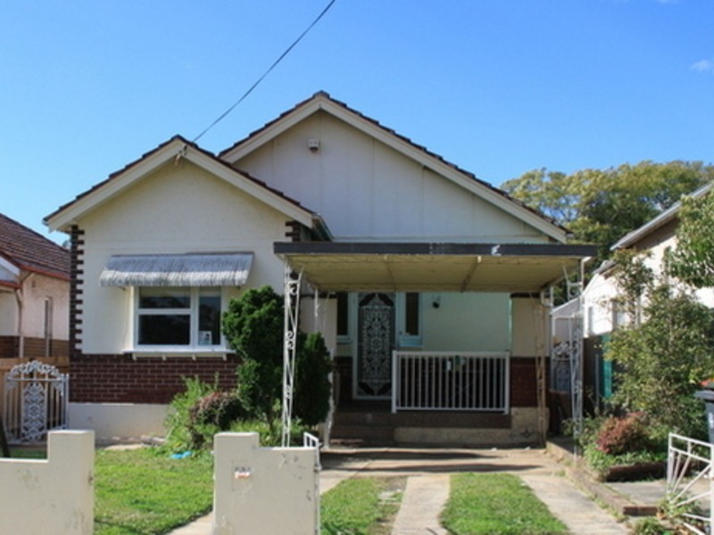 85 Fifth Ave, Campsie NSW 2194