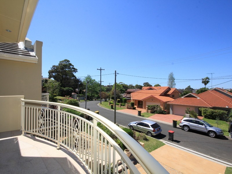 11 Allawah Ave, Carss Park NSW 2221