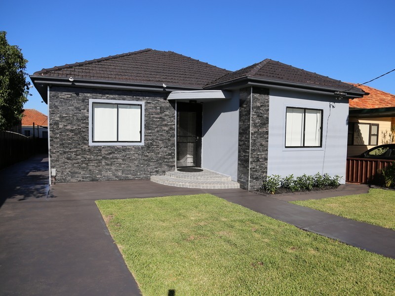 96 Chapel Rd, Kingsgrove NSW 2208