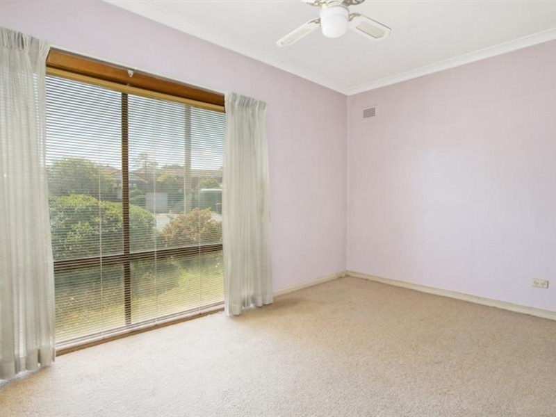 2a Thorncraft Prd, Campsie NSW 2194
