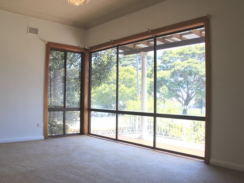 2a Thorncraft Prd, Campsie NSW 2194