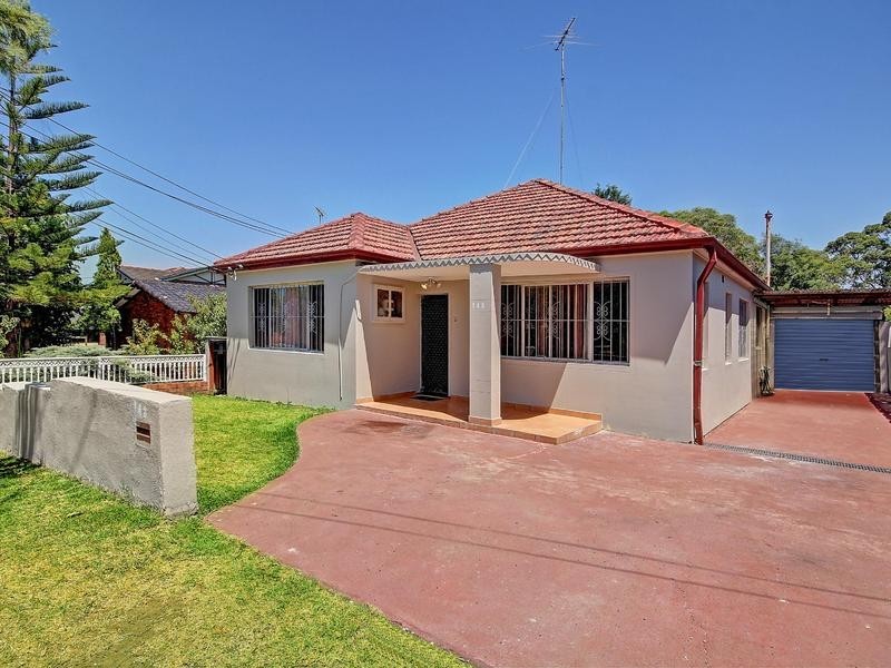 148  Hillcrest Ave, Greenacre NSW 2190