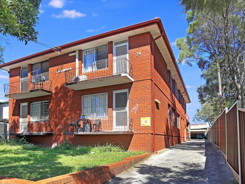 2/79 Gould Street, Campsie NSW 2194