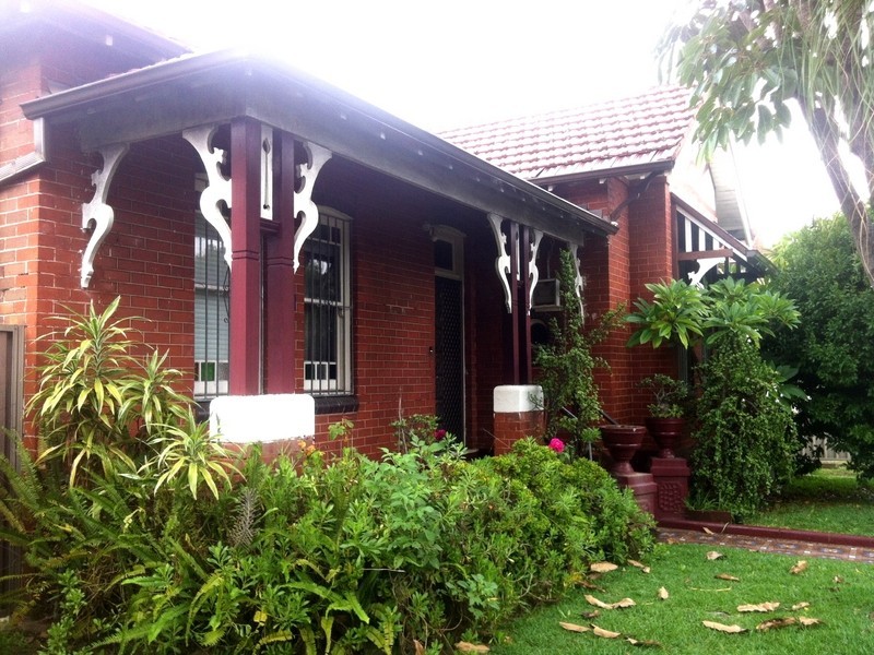 74 Amy St, Campsie NSW 2194