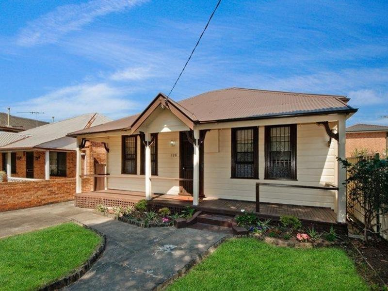 128 Ninth Ave, Campsie NSW 2194