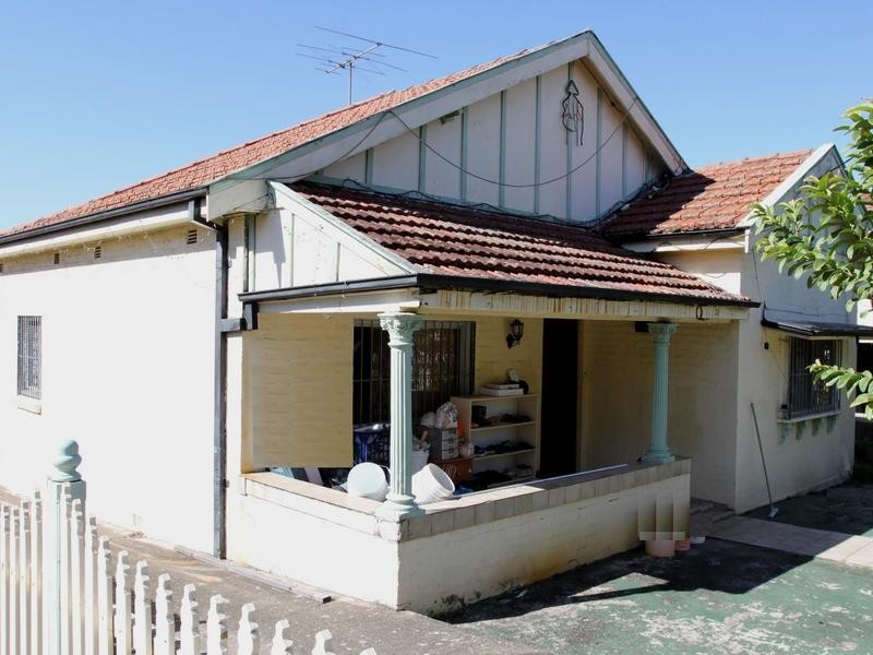 31 Lincoln St, Campsie NSW 2194