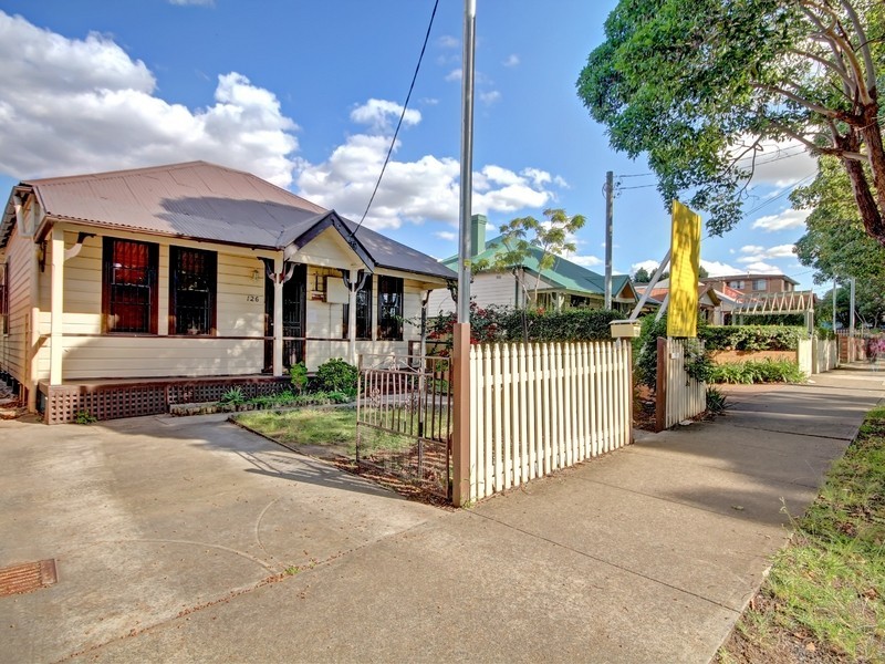 126 Ninth Ave, Campsie NSW 2194