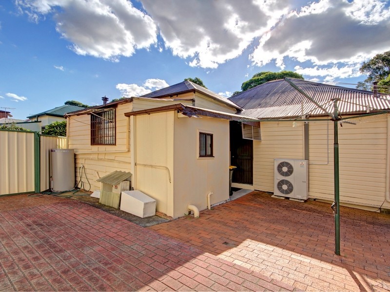 126 Ninth Ave, Campsie NSW 2194