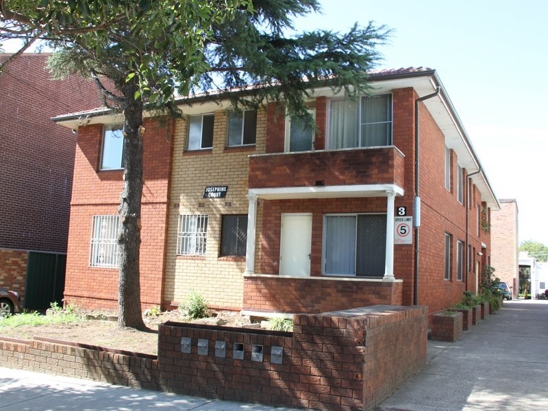 5/3 Sixth Ave, Campsie NSW 2194