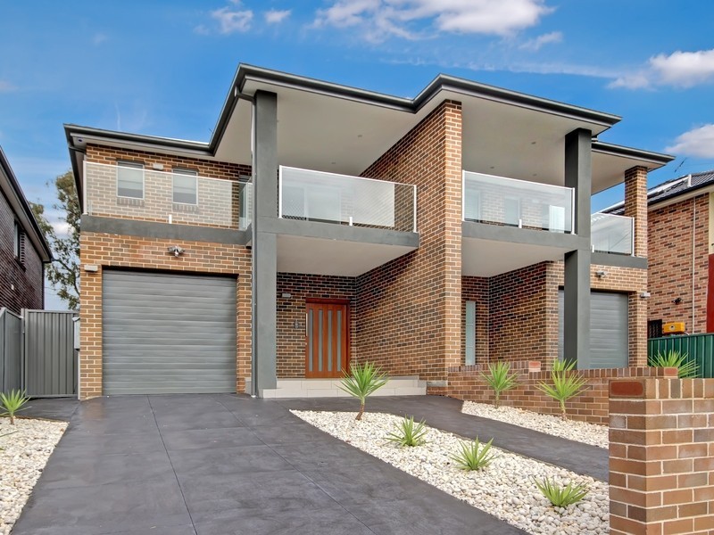 27 Tracey St, Revesby NSW 2212